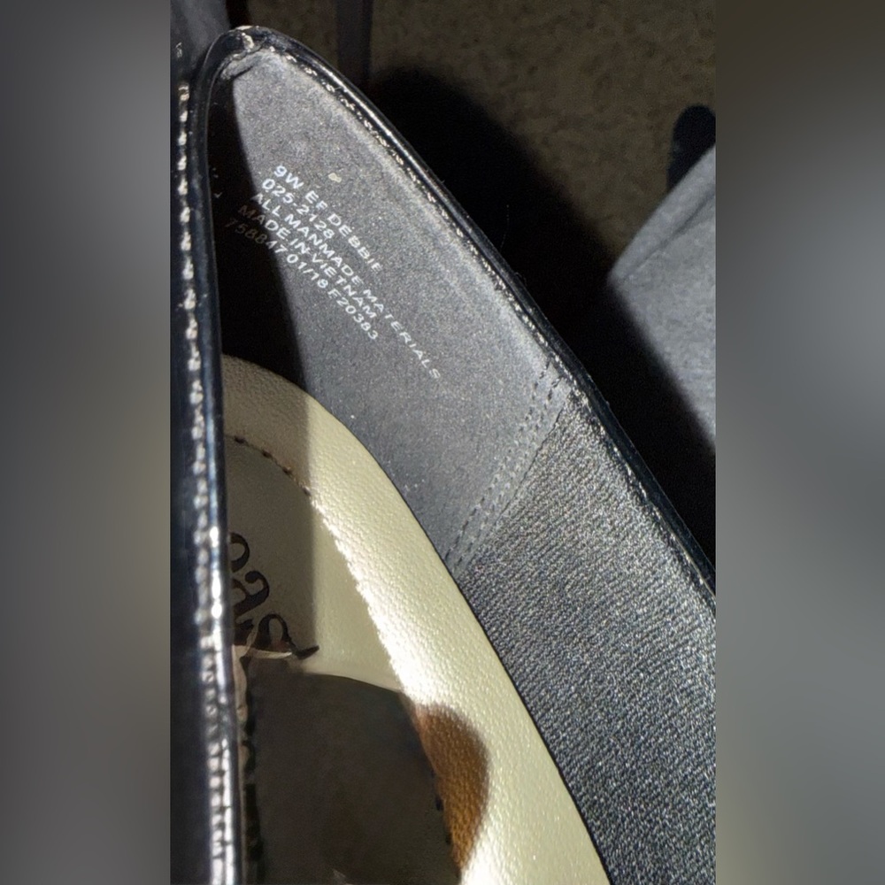 East 5th Classic Black Heels - Picture 5 of 5
